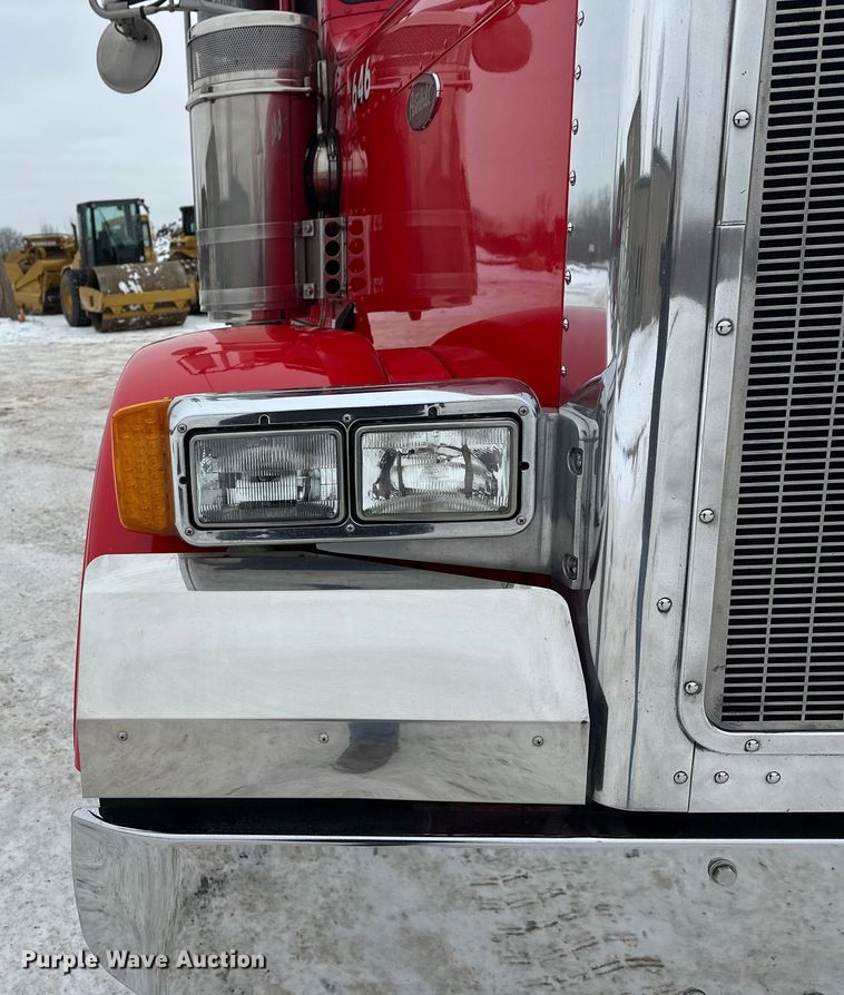 image for item FK1549 2006 Peterbilt 379 utility / service truck