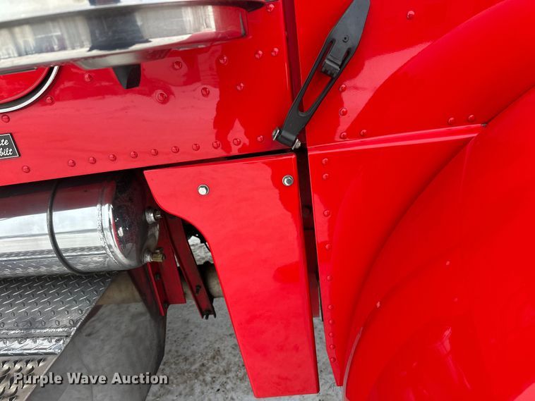 image for item FK1549 2006 Peterbilt 379 utility / service truck