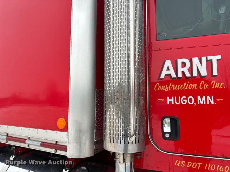 image for item FK1549 2006 Peterbilt 379 utility / service truck