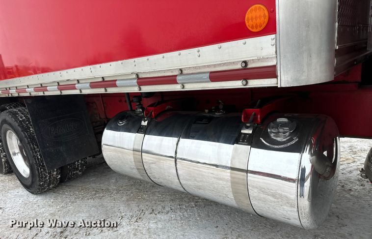 image for item FK1549 2006 Peterbilt 379 utility / service truck