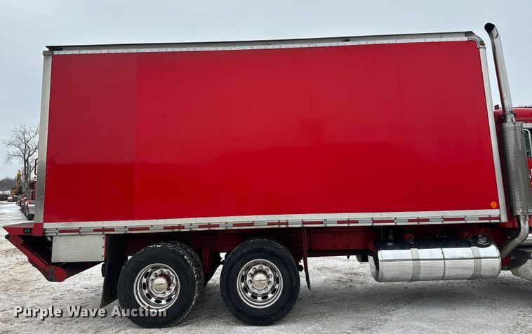 image for item FK1549 2006 Peterbilt 379 utility / service truck