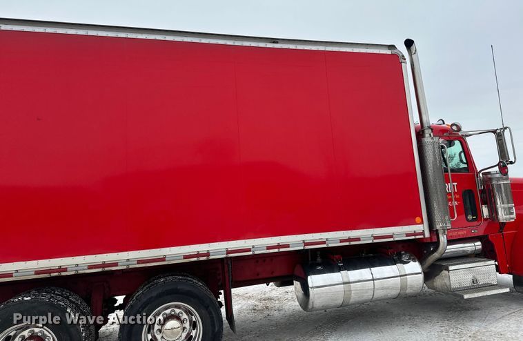 image for item FK1549 2006 Peterbilt 379 utility / service truck