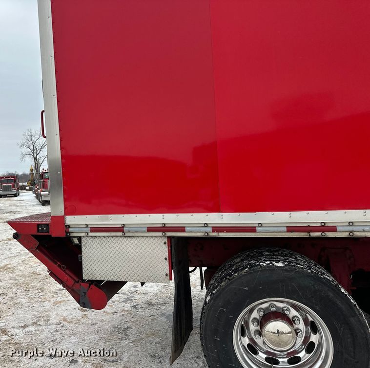 image for item FK1549 2006 Peterbilt 379 utility / service truck