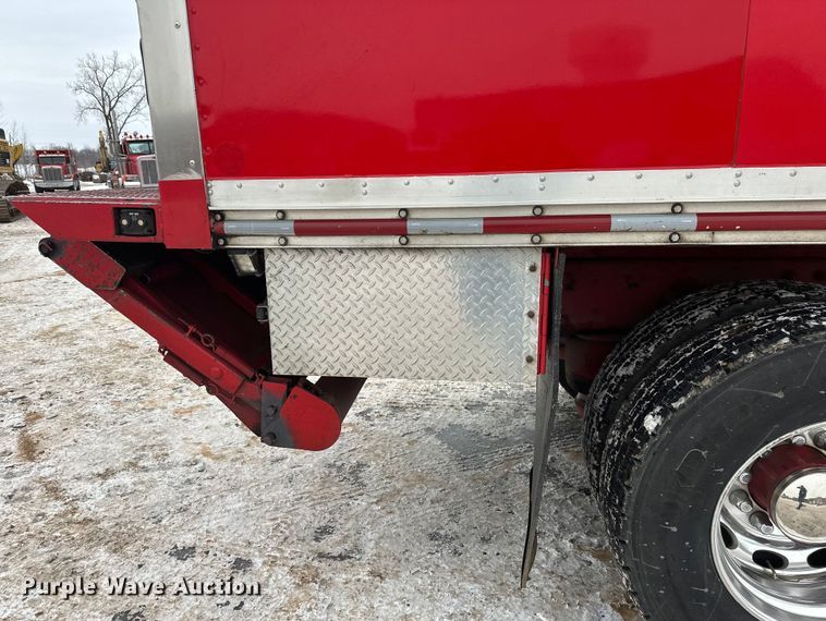 image for item FK1549 2006 Peterbilt 379 utility / service truck