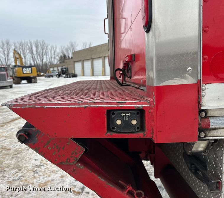 image for item FK1549 2006 Peterbilt 379 utility / service truck