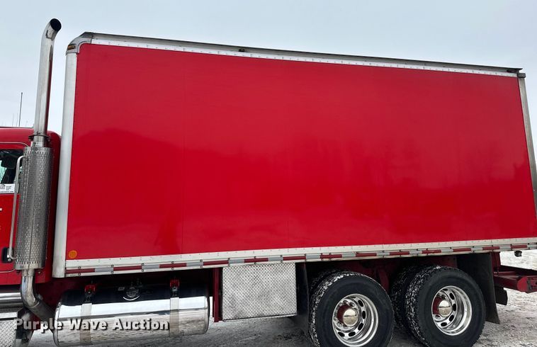 image for item FK1549 2006 Peterbilt 379 utility / service truck