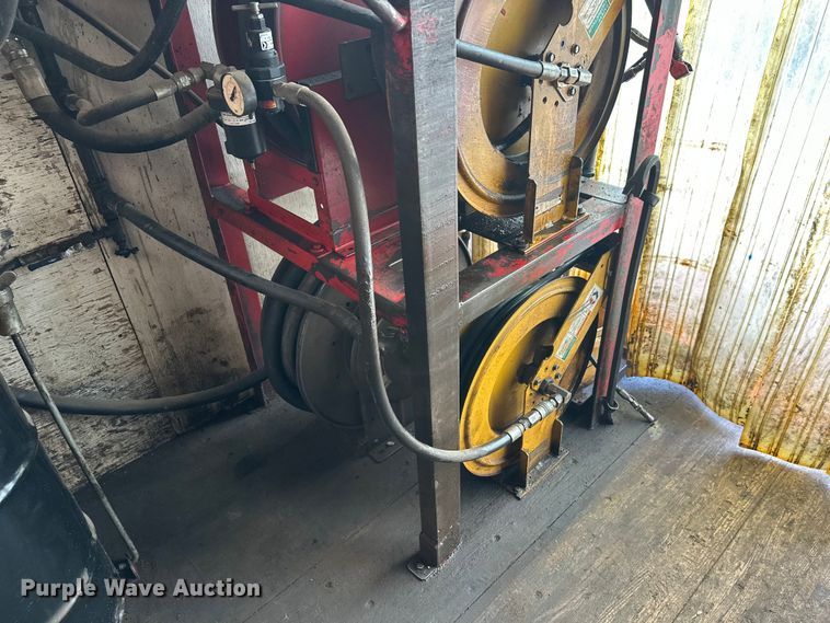 image for item FK1549 2006 Peterbilt 379 utility / service truck