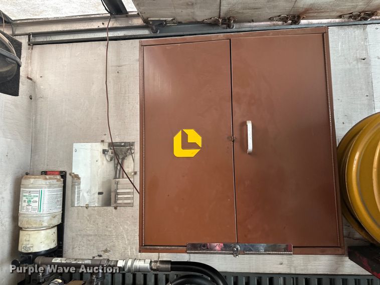 image for item FK1549 2006 Peterbilt 379 utility / service truck