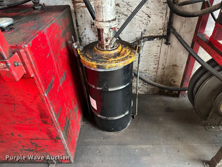 image for item FK1549 2006 Peterbilt 379 utility / service truck