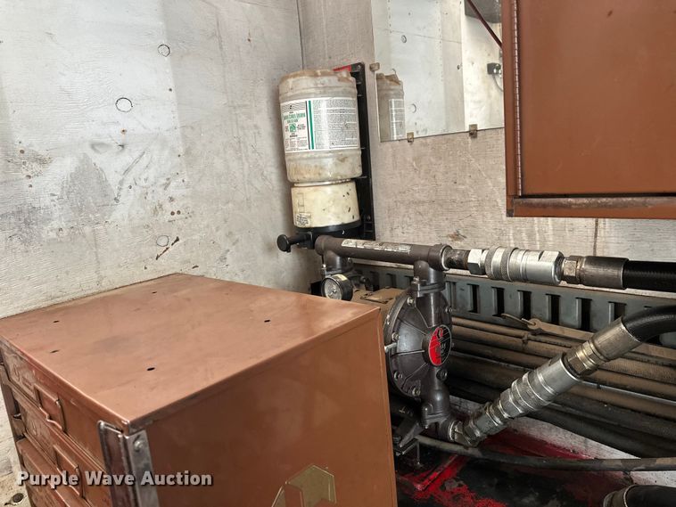 image for item FK1549 2006 Peterbilt 379 utility / service truck