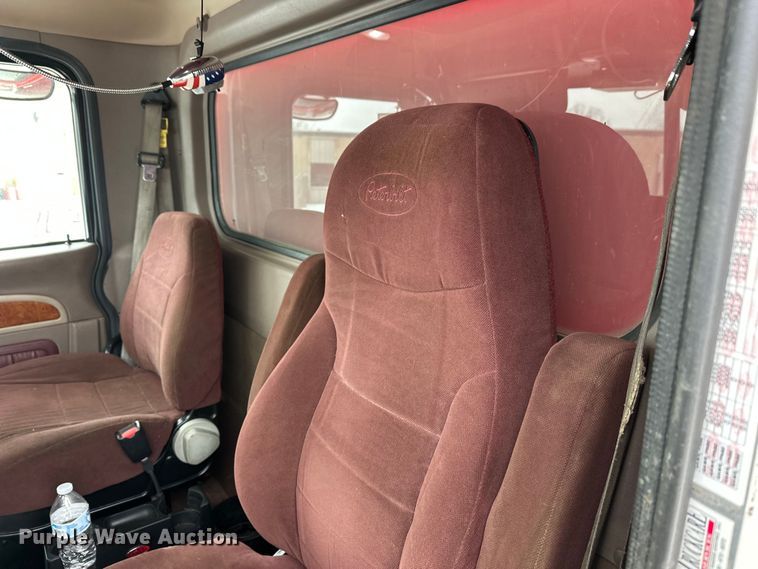 image for item FK1549 2006 Peterbilt 379 utility / service truck