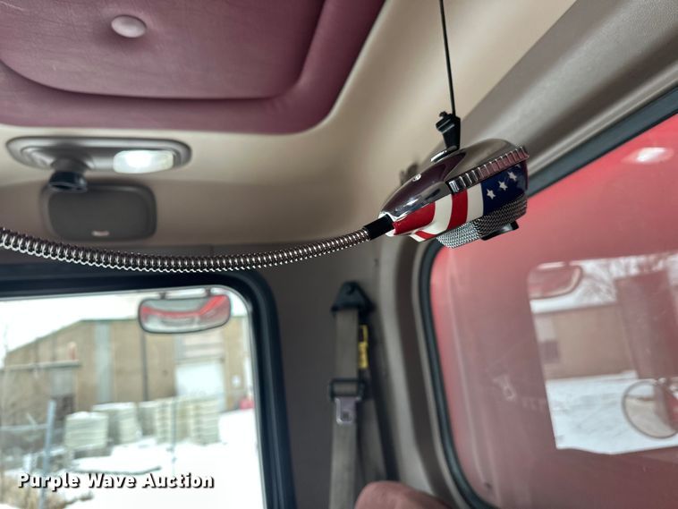 image for item FK1549 2006 Peterbilt 379 utility / service truck