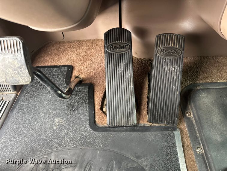 image for item FK1549 2006 Peterbilt 379 utility / service truck