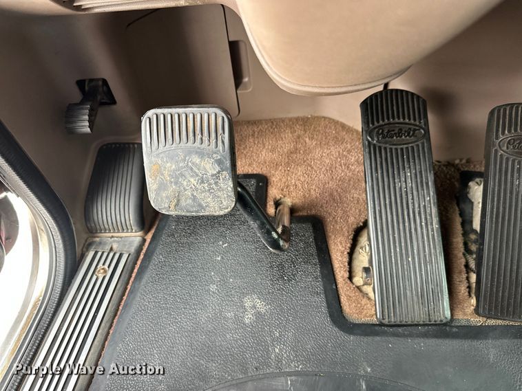 image for item FK1549 2006 Peterbilt 379 utility / service truck