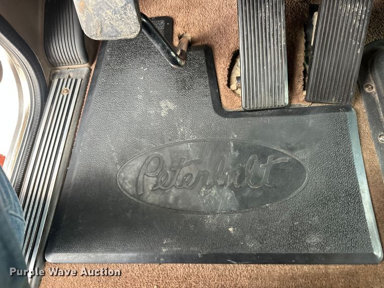 image for item FK1549 2006 Peterbilt 379 utility / service truck