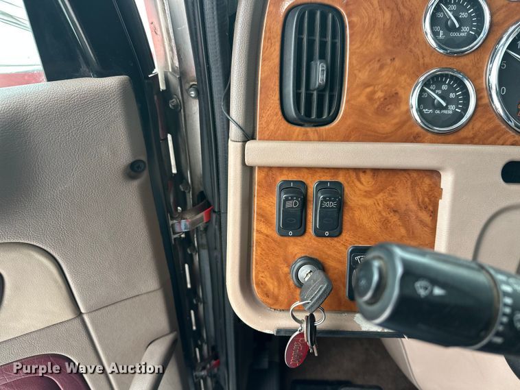 image for item FK1549 2006 Peterbilt 379 utility / service truck