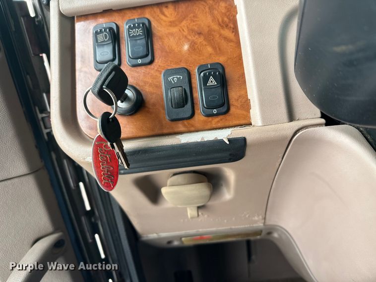 image for item FK1549 2006 Peterbilt 379 utility / service truck