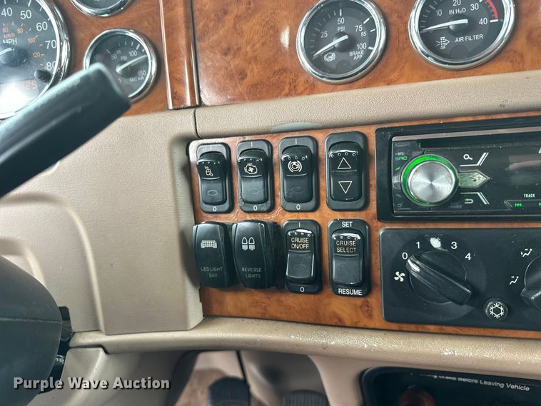 image for item FK1549 2006 Peterbilt 379 utility / service truck