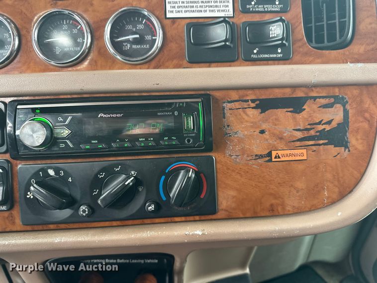 image for item FK1549 2006 Peterbilt 379 utility / service truck