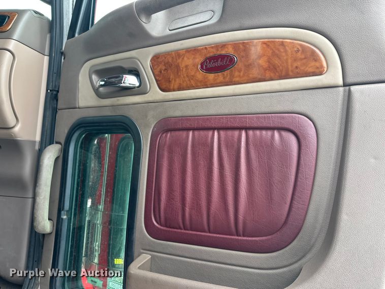 image for item FK1549 2006 Peterbilt 379 utility / service truck