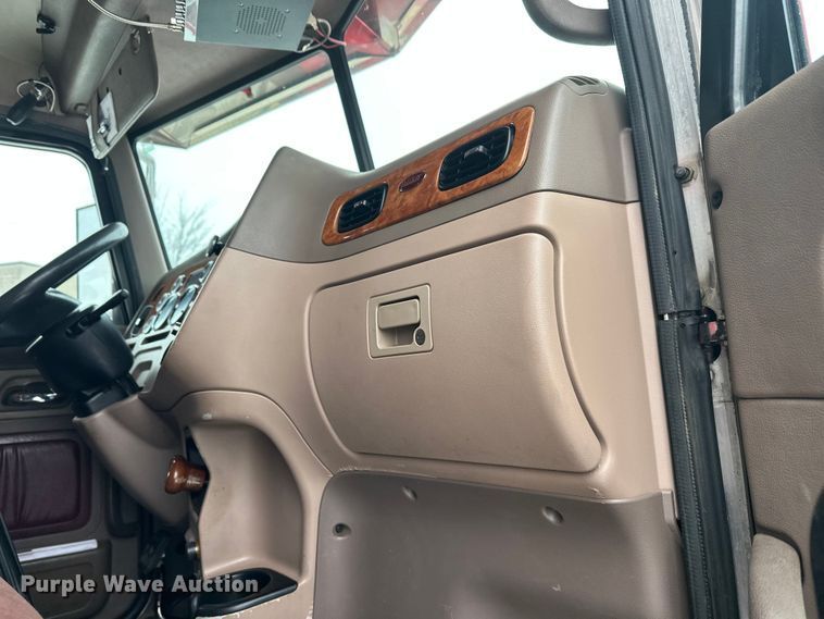 image for item FK1549 2006 Peterbilt 379 utility / service truck