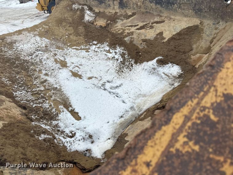 image for item FK1554 2000 Caterpillar D400E11 articulated haul truck