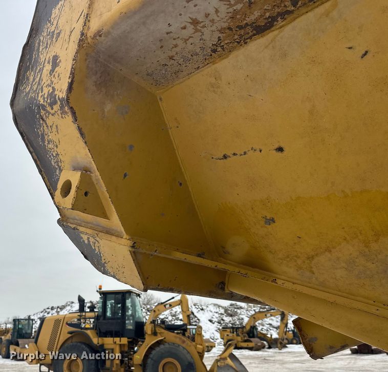 image for item FK1554 2000 Caterpillar D400E11 articulated haul truck