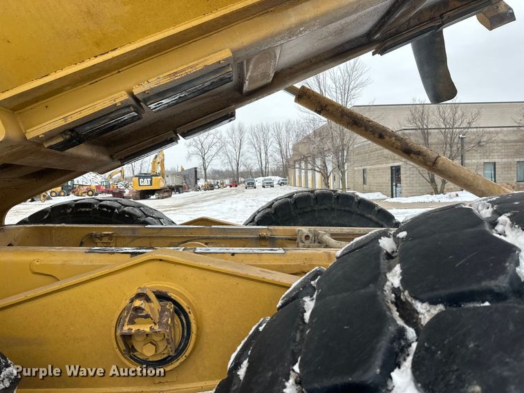 image for item FK1554 2000 Caterpillar D400E11 articulated haul truck