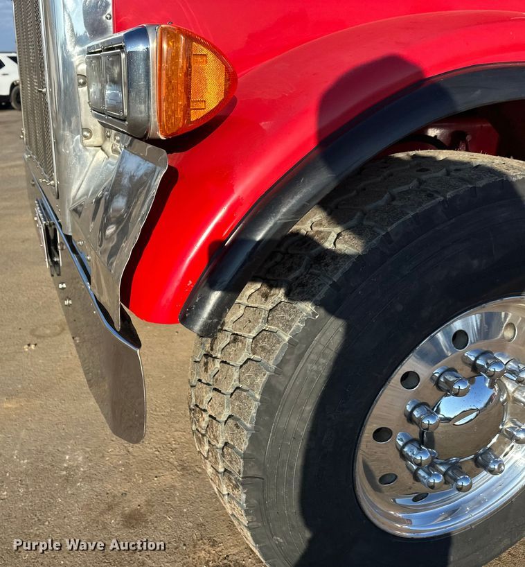 image for item FK1588 1995 Peterbilt 357 dump truck