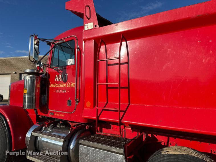 image for item FK1588 1995 Peterbilt 357 dump truck