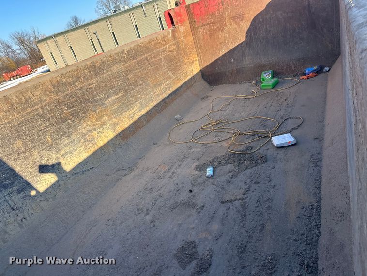 image for item FK1588 1995 Peterbilt 357 dump truck