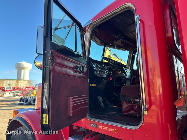 image for item FK1588 1995 Peterbilt 357 dump truck