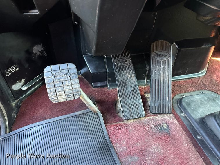 image for item FK1588 1995 Peterbilt 357 dump truck