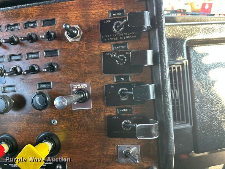 image for item FK1588 1995 Peterbilt 357 dump truck