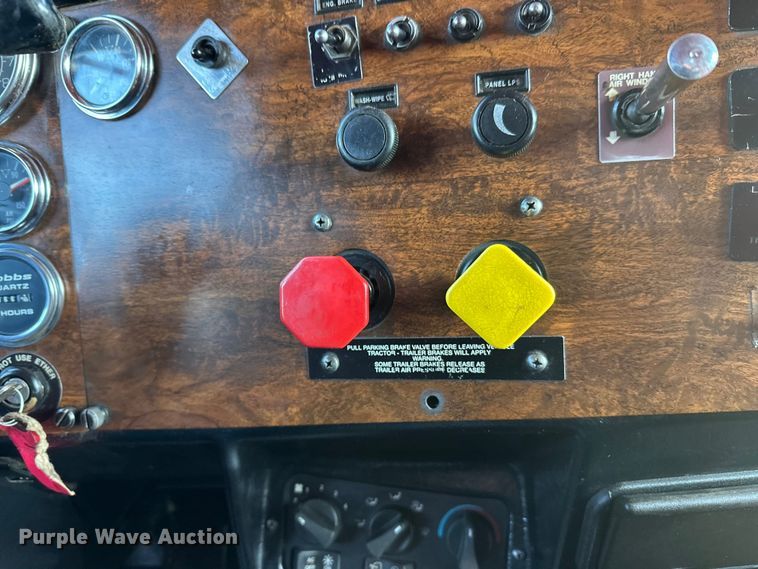 image for item FK1588 1995 Peterbilt 357 dump truck