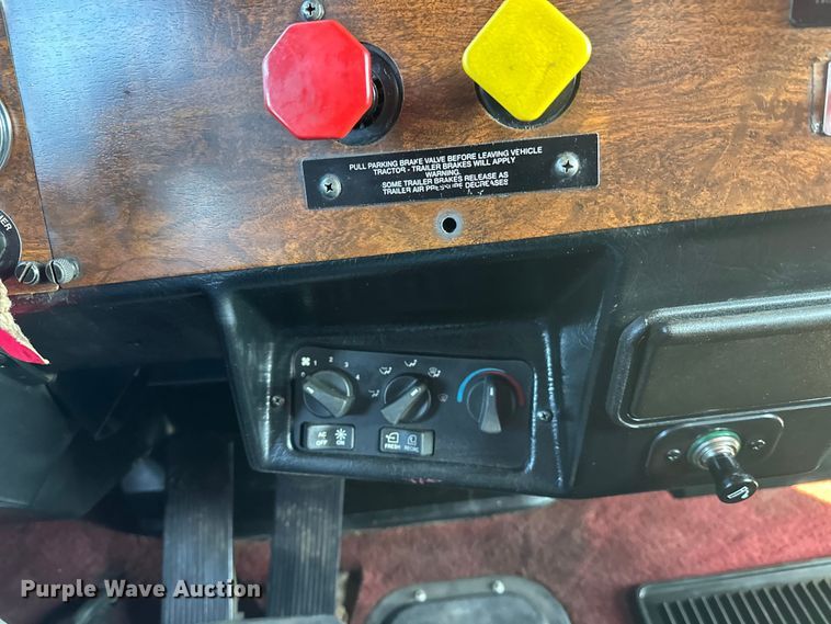 image for item FK1588 1995 Peterbilt 357 dump truck