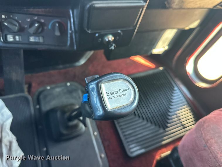 image for item FK1588 1995 Peterbilt 357 dump truck