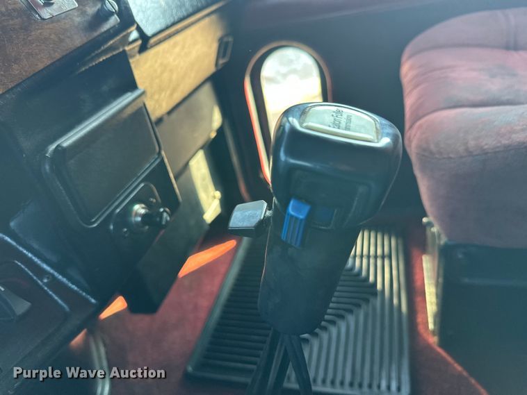 image for item FK1588 1995 Peterbilt 357 dump truck