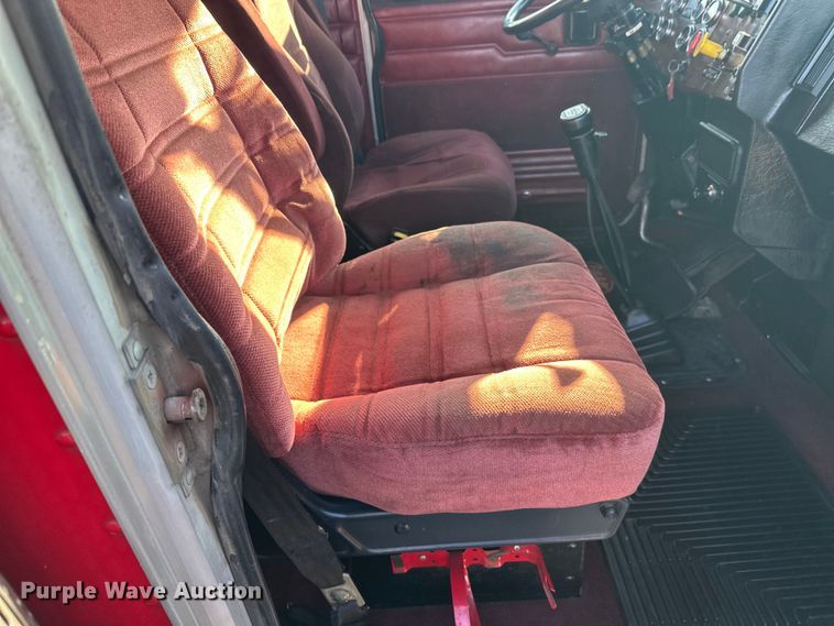 image for item FK1588 1995 Peterbilt 357 dump truck