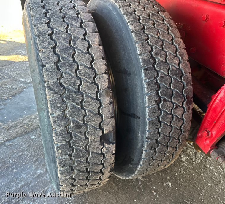 image for item FK1588 1995 Peterbilt 357 dump truck