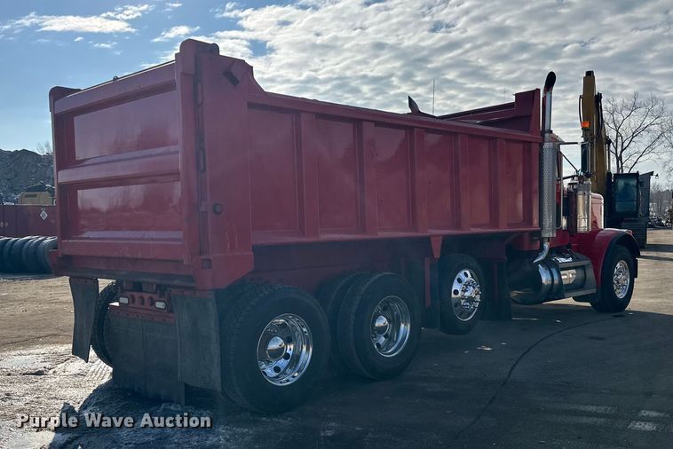 image for item FK1589 2005 Peterbilt 379 dump truck