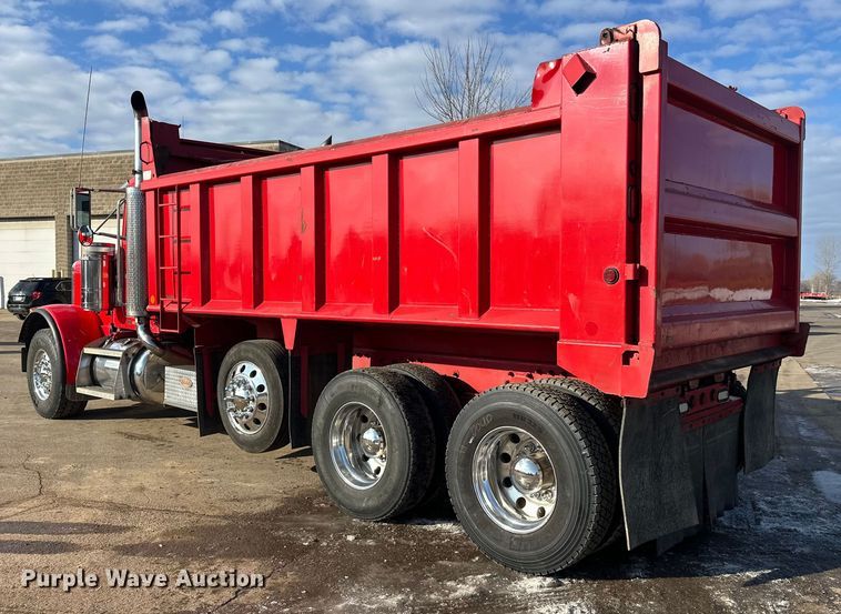 image for item FK1589 2005 Peterbilt 379 dump truck