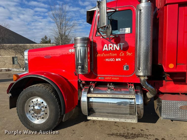 image for item FK1589 2005 Peterbilt 379 dump truck