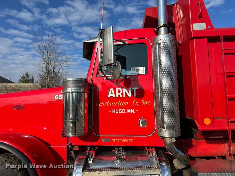 image for item FK1589 2005 Peterbilt 379 dump truck