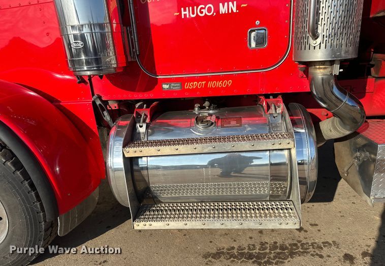 image for item FK1589 2005 Peterbilt 379 dump truck