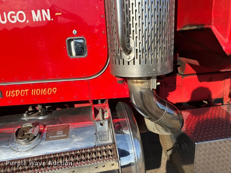 image for item FK1589 2005 Peterbilt 379 dump truck