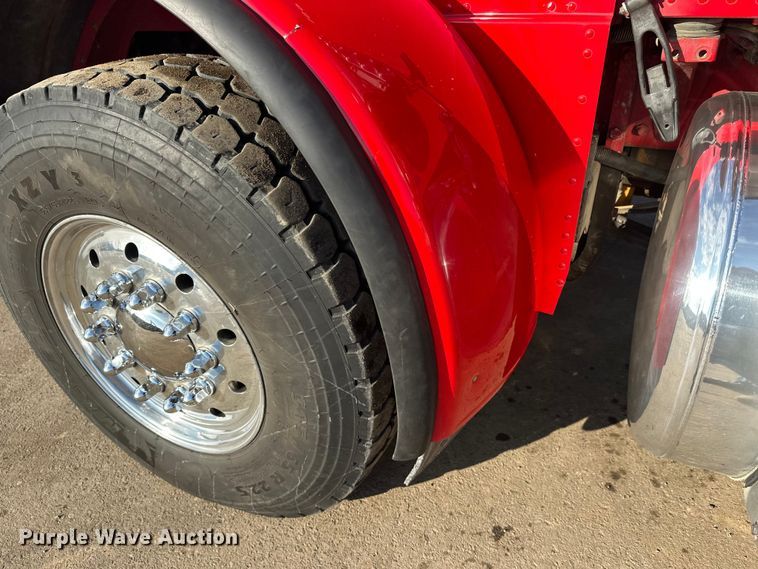 image for item FK1589 2005 Peterbilt 379 dump truck