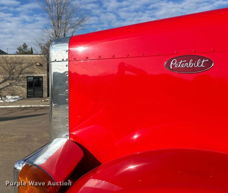 image for item FK1589 2005 Peterbilt 379 dump truck