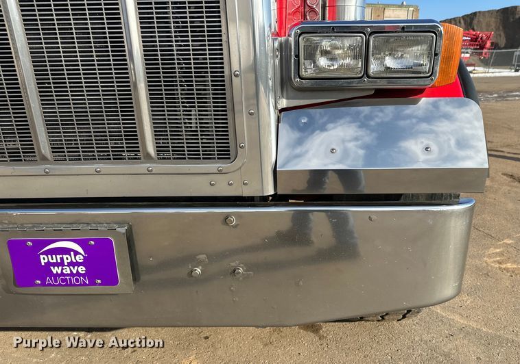 image for item FK1589 2005 Peterbilt 379 dump truck