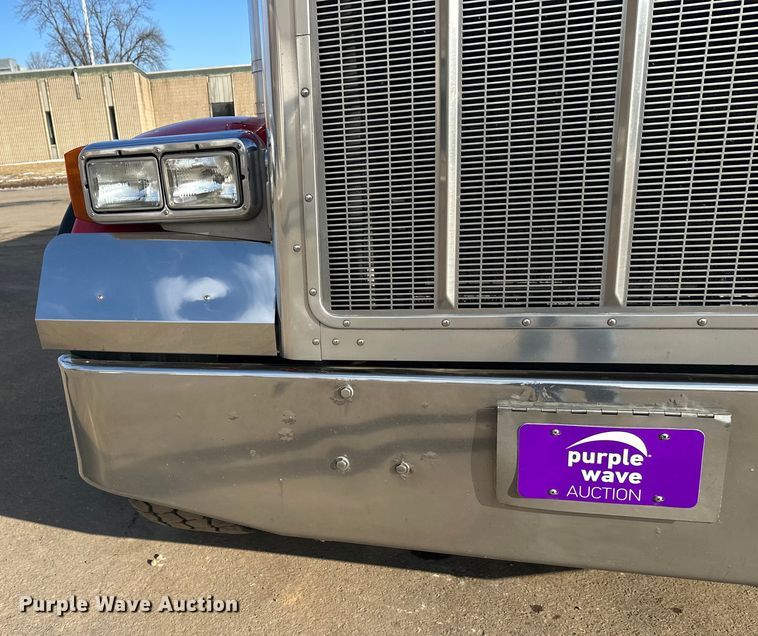 image for item FK1589 2005 Peterbilt 379 dump truck